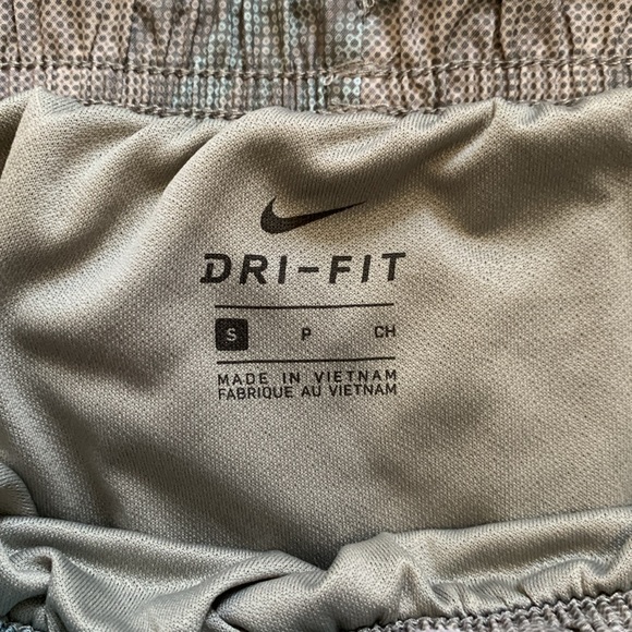 Nike Tempo Shorts - Picture 3 of 3